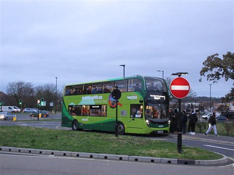 Side View Of Southern Vectis MMC 1741 HJ73 NFN On Route Flickr