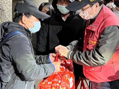 首波低溫寒流來襲 新北市啟動街友與獨居老人寒冬送暖關懷機制 中華日報中華新聞雲