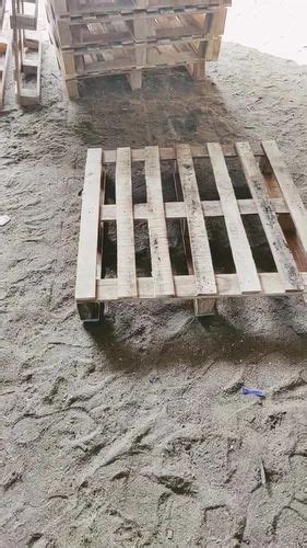 Four Way Pallets at ₹ 550 | Four Way Pallets in Pune | ID: 2852567138348