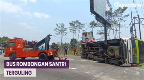 Rem Blong Bus Rombongan Santri Terguling Di Salatiga Video Dailymotion