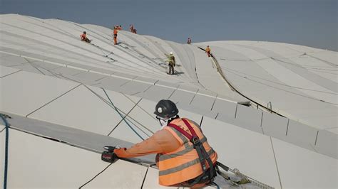 In Vielen Doden Bij De Bouw Van Stadions Voor Wk Voetbal In