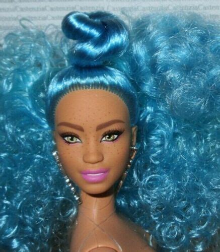 M172 NUDE FRECKLES BARBIE EXTRA 4 BLUE HAIR ARTICULATED CURVY KIM