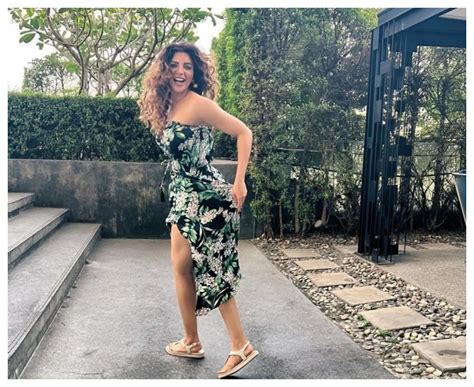 Braless Shama Sikander Gets TROLLED For Lying In Bed And Posing In A BIKINI Show Her Breast And