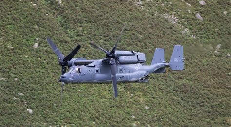 USAF CV-22 flying low through the Lake District. [5574x3080] : r ...