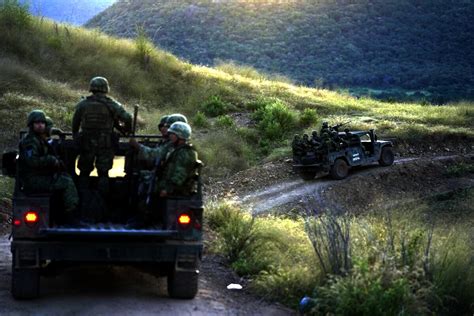 Convoy Del Cjng Toma Varias Comunidades De Michoacán País