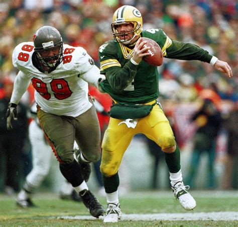 Packers Ready To Honor Brett Favre Retire His No 4 Chicago Tribune