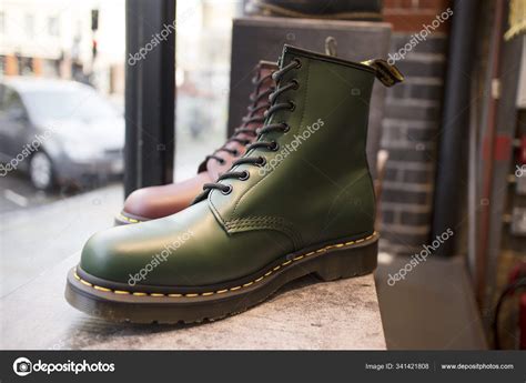 Nickname Malt Novelist Dr Martens Sale London Secrete Resistant Flow