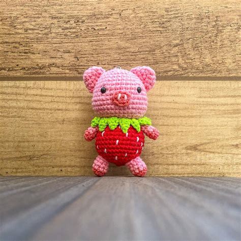 Chaveiro Porca Porquinha morango de Crochê Amigurumi Elo7