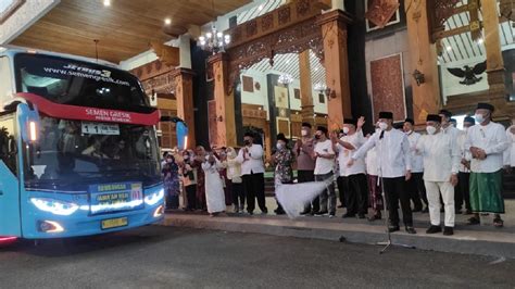 446 JCH Kloter Satu Asal Tuban Dilepas Bupati Empat Orang Belum Bisa