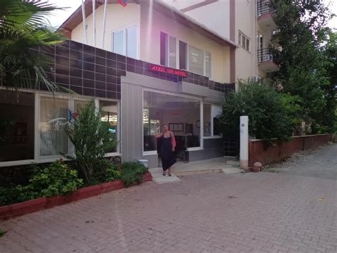 Blonde Milf Lifting Her Dress To Expose Shaved Pussy Pics Xhamster