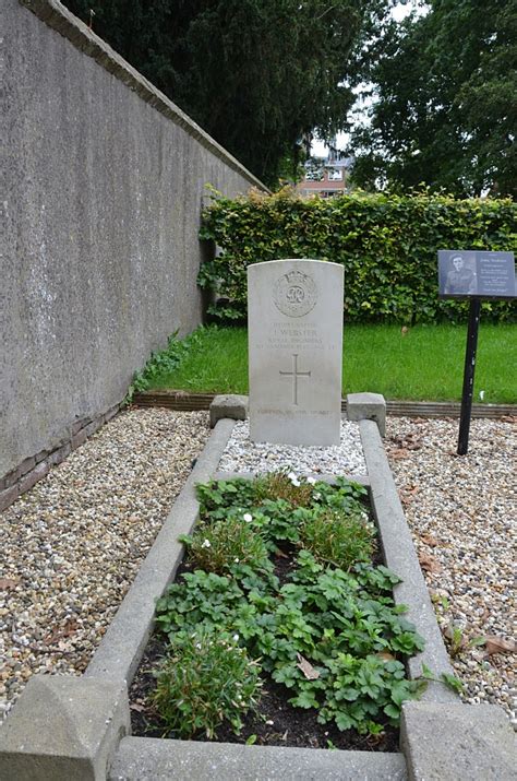 Druten Protestant Cemetery World War Two Cemeteries A Photographic