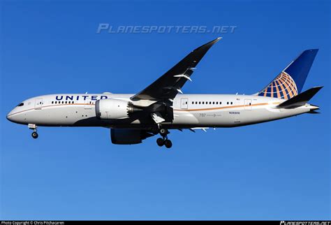 N United Airlines Boeing Dreamliner Photo By Chris