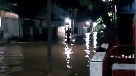 Banjir Setinggi Meter Rendam Perumahan Di Pondok Gede Dan Villa Nusa