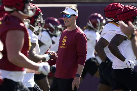 Lincoln Riley Looking To Resurrect Usc Football Quickly