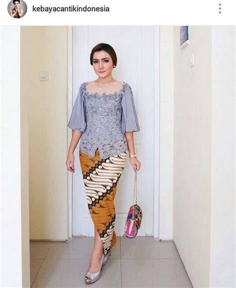 Model Kebaya Lengan Lonceng Terbaru