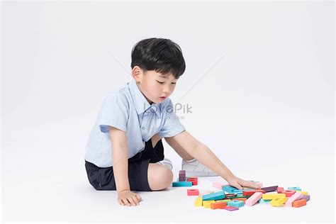 A Boy Playing With Building Blocks Picture And HD Photos | Free ...