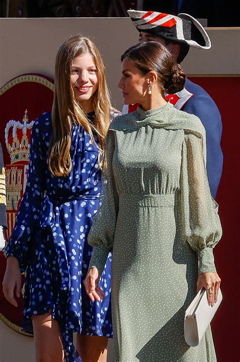 El Vestido De La Infanta Sofía El 12 De Octubre Hace El Mejor Mix Con Estas Bailarinas Canarias