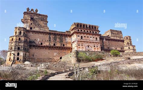 View of Fort Palace, Garh Kundar Fort, Niwari, Madhya Pradesh, India Stock Photo - Alamy