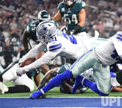 Photo Dallas Cowboys Running Back Ezekiel Elliott 21 Scores On A 1