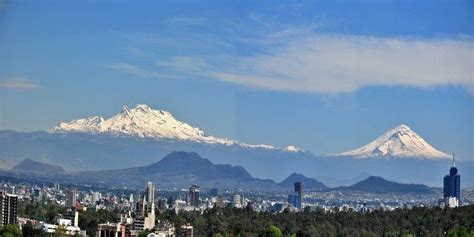 Mexico City Popocatepetl E Iztaccihuatl Volcanoes On The Background