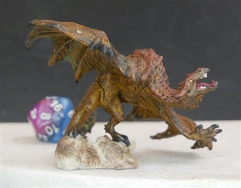 Hand-painted juvenile Wyvern miniature | TTRPG | RPG | DND — Hawksmoor's Menagerie