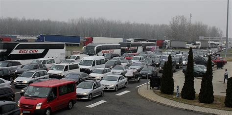 Stanje Na Granicama Na Izlazu Iz Srbije Eka Se I Do Tri Sata Blic