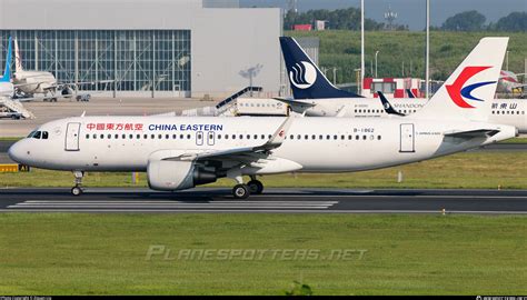 B 1862 China Eastern Airlines Airbus A320 214 WL Photo By Zixuan Liu