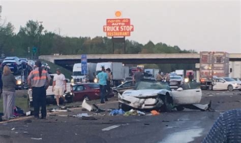 3 Killed In Crash On I 40 East In Benton County