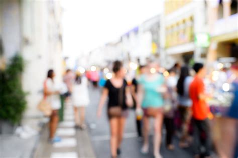 Retail prices fall as summer Sales start