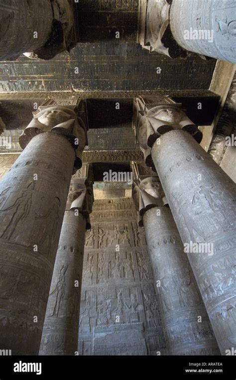 Hathor Pillar Egypt Fotos Und Bildmaterial In Hoher Aufl Sung Alamy