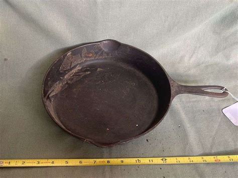 Griswold 8” Cast Iron Skillet - Apexx Auctions