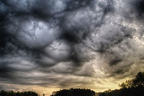 Undulatus asperatus или редкие облака с обманчивой внешностью