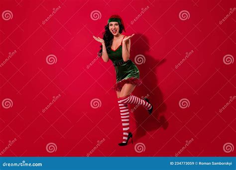 Foto De La Bella Dama Regocijo De La Fiesta Del Club De Striptease De Navidad Usar Sombrero Elf