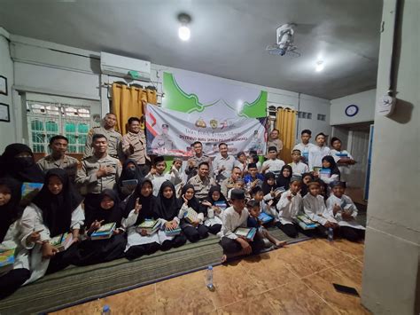 Budayakan Literasi Polsek Banjarmasin Tengah Sumbangkan Ratusan Buku