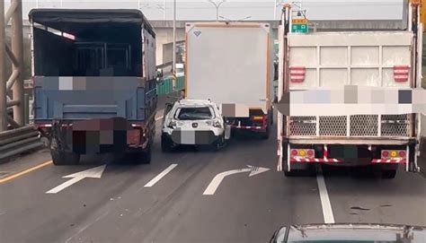 台66線4車追撞！轎車女駕駛遭殃卡車內 消防幫拉出急送醫 社會 中時