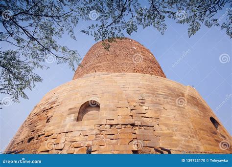 Stupa From Sarnath Buddhist Temple Royalty-Free Stock Photography | CartoonDealer.com #7735673