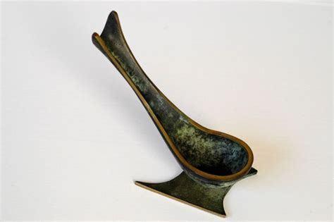 pipe holder / bronze metal pipe stand polished edge metal pipe