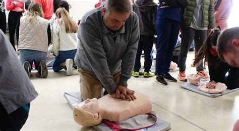 Capacitación Sobre Primeros Auxilios Básicos En La Cruz Roja