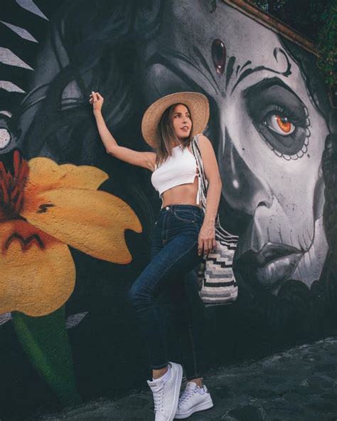 Carmen Villalobos Presume Su Figura Perfecta En Unos Jeans Ajustados