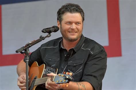 Blake Shelton Releases Christmas Album for Charity