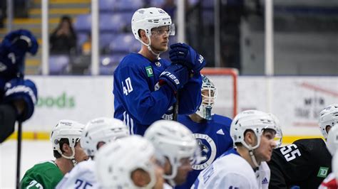 Vancouver Canucks star Elias Pettersson unfazed by contract uncertainty