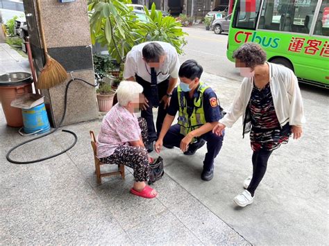 高齡阿婆突忘回家路 霧警暖心助返家