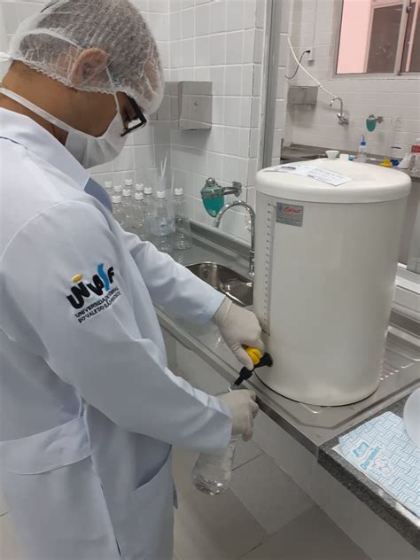 Laborat Rio Farmacot Cnico Hospitalar Da Univasf E Do Hu Produz Lcool