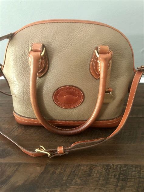 Gorgeous Authentic Vintage Dooney And Bourke Tan Leather Crossbody Bag