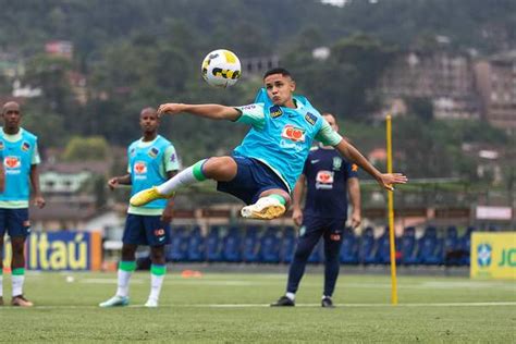 Atleta de Vitória da Conquista na Seleção Brasileira Luiz Gustavo