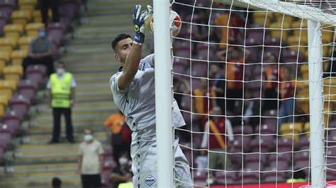 Europa League Galatasaray Lazio 1 0 Autogol Clamoroso Di Strakosha