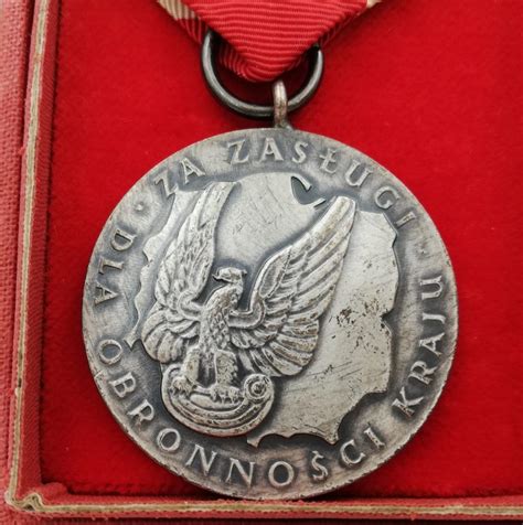 Stary Medal Odznaczenie Kolekcjonerski Za Zas Ugi Dla Obronno Ci Kraju