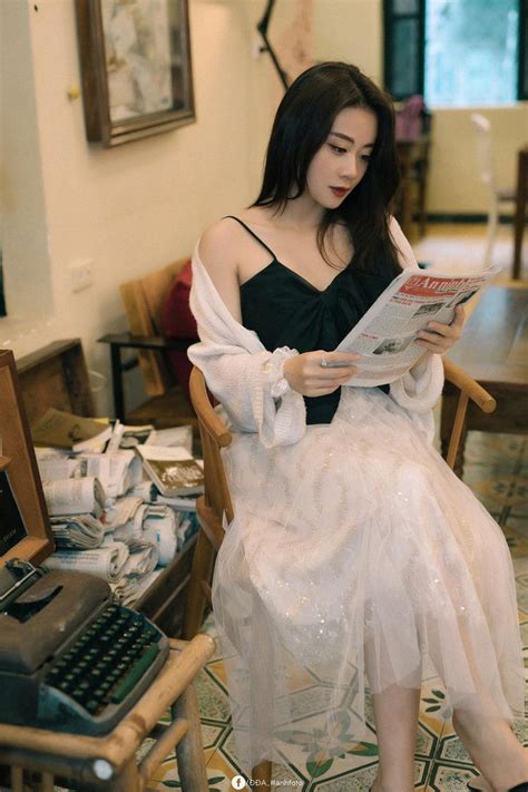 Cổ vũ tuyển Việt Nam hot girl Hà thành lộ danh tính ngỡ ngàng Bên lề