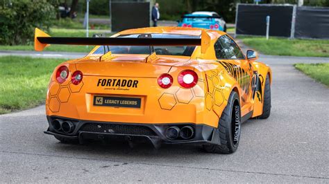 Supercars Accelerating Loud Gt Rs Widebody Gt R R Novitec