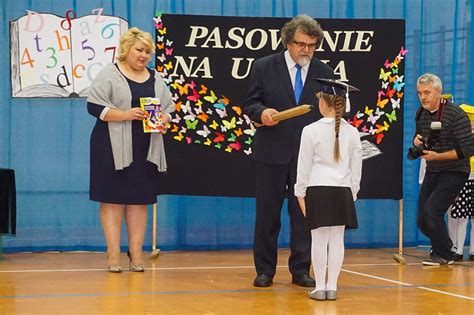 Pasowanie na ucznia Szkoła Podstawowa nr 1 im Adama Mickiewicza w